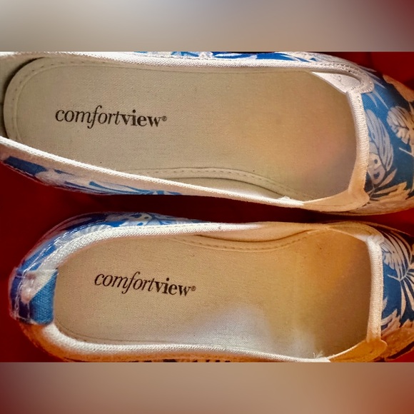 Comfortview Athletic Dottie Blue & White Palm Canvas Sneaker/Loafer, Size 10W - Picture 6 of 10